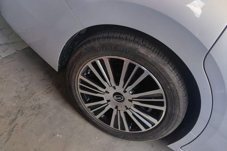 Used GAC Trumpchi E8 New Energy 2024 150km MAX+ Right Rear Wheel Hub