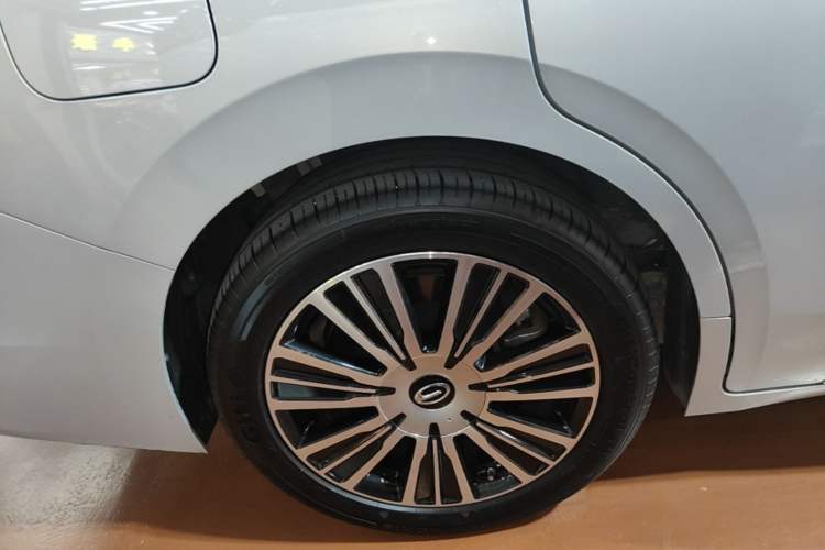 Used GAC Trumpchi E8 New Energy 2024 150km MAX+ Right Rear Wheel Hub