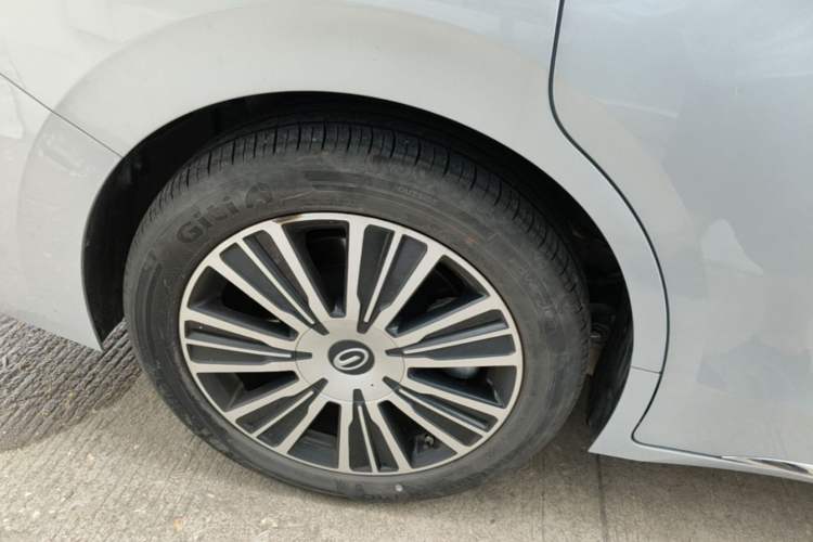 Used GAC Trumpchi E8 New Energy 2024 150km MAX+ Right Rear Wheel Hub