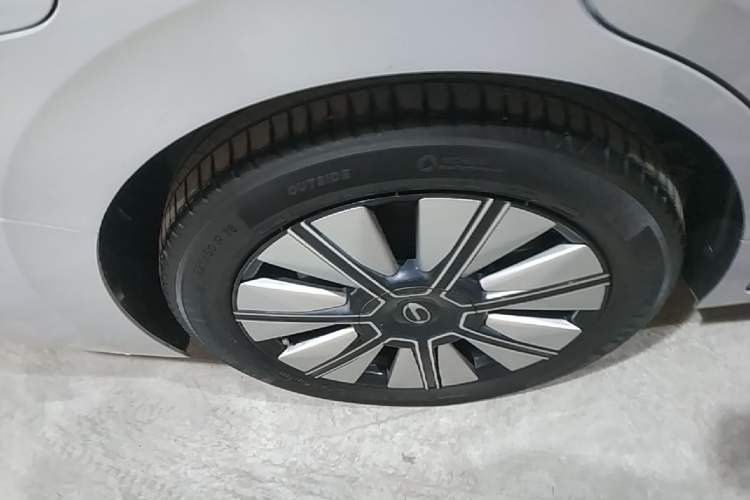 Used GAC Trumpchi E8 New Energy 2024 150km Longteng Glorious+ Right Rear Wheel Hub