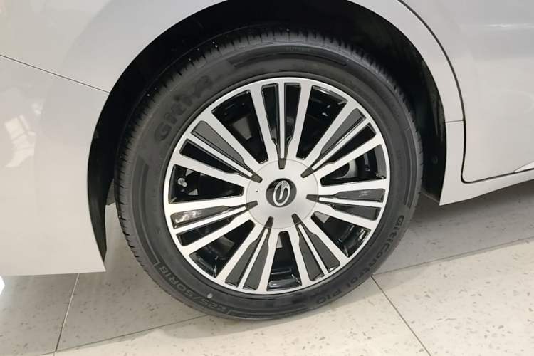Used GAC Trumpchi E8 New Energy 2024 150km MAX+ Right Rear Wheel Hub