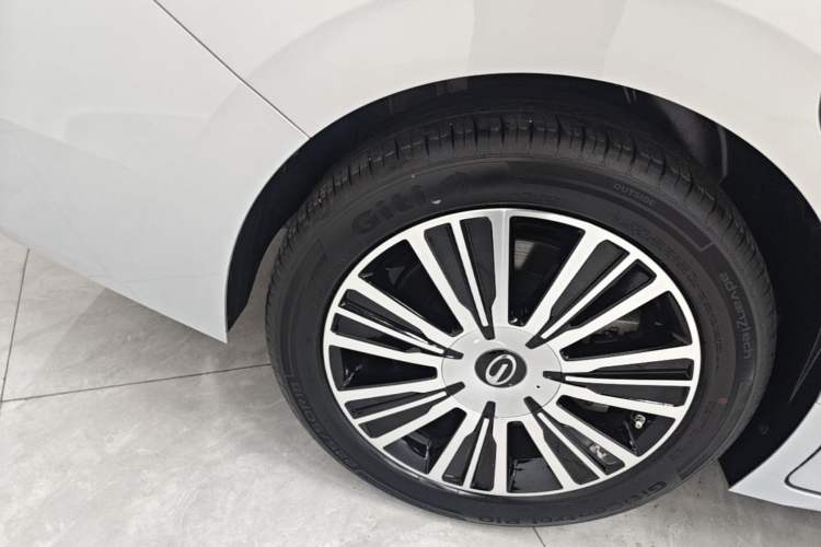 Used GAC Trumpchi E8 New Energy 2024 150km MAX+ Right Rear Wheel Hub