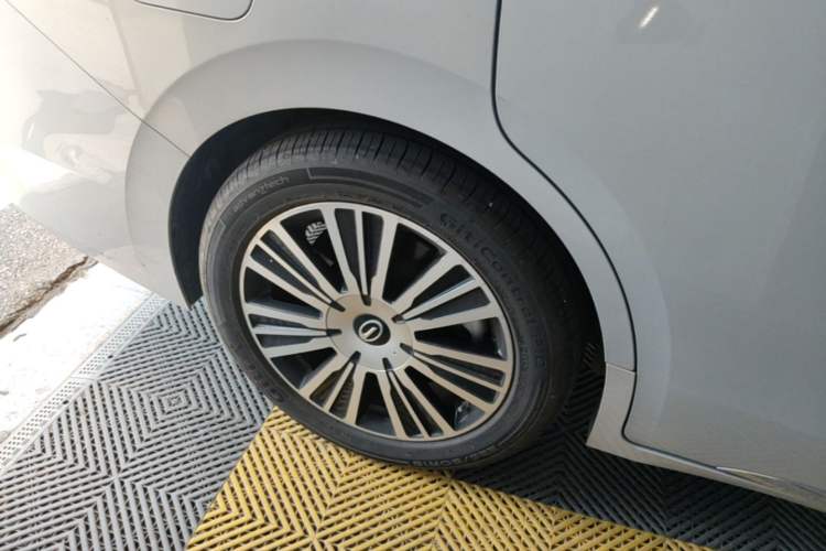 Used GAC Trumpchi E8 New Energy 2024 150km MAX+ Right Rear Wheel Hub