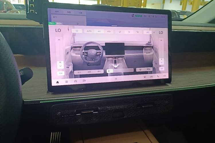 Used GAC Trumpchi E8 New Energy 2024 150km MAX Audio And AC Panel