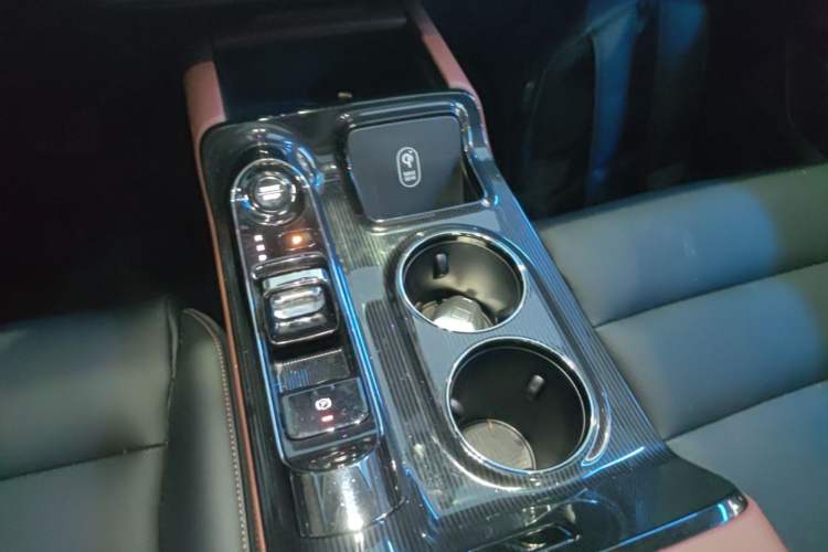Used GAC Trumpchi E8 New Energy 2024 150km Dragon Roar Starry Night+ Gear Lever