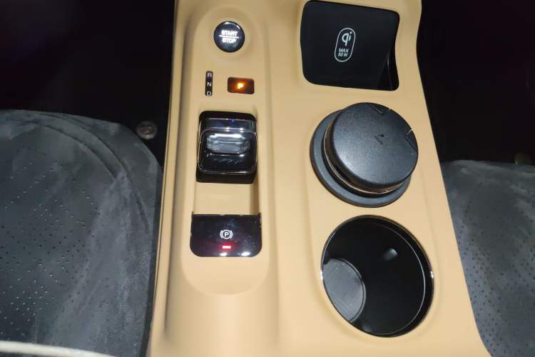 Used GAC Trumpchi E8 New Energy 2024 150km Dragon Roar Starry Night+ Gear Lever