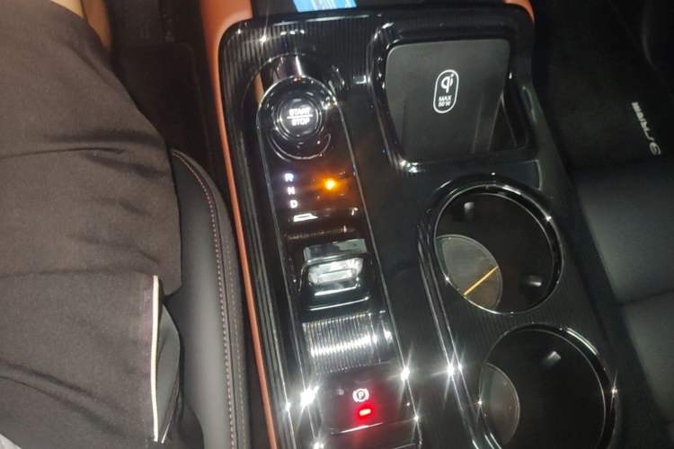 Used GAC Trumpchi E8 New Energy 2024 150km Dragon Roar Starry Night+ Gear Lever