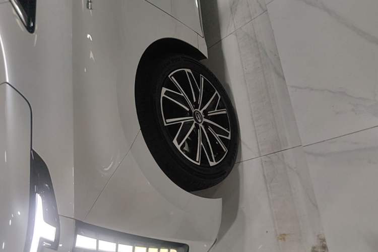 Used GAC Trumpchi E8 New Energy 2024 150km MAX Left Front Wheel Hub