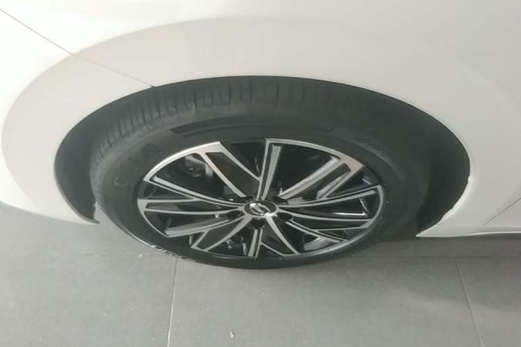 Used GAC Trumpchi E8 New Energy 2024 150km MAX Left Front Wheel Hub