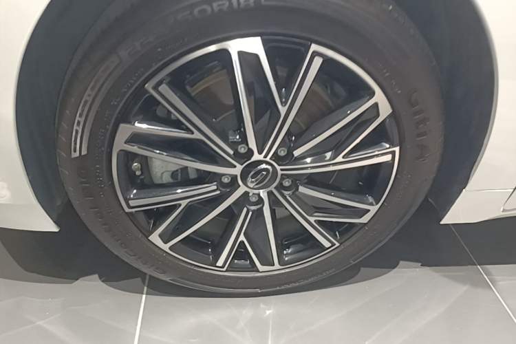 Used GAC Trumpchi E8 New Energy 2024 150km MAX Left Front Wheel Hub