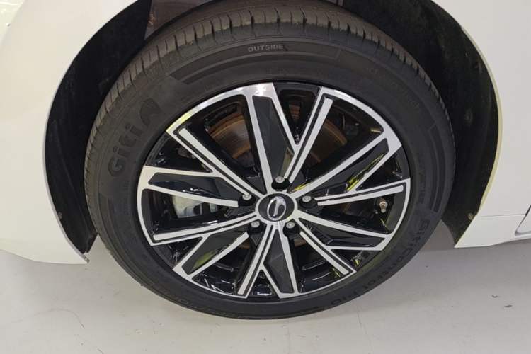 Used GAC Trumpchi E8 New Energy 2024 150km PRO Left Front Wheel Hub