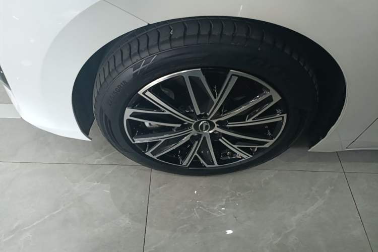 Used GAC Trumpchi E8 New Energy 2024 150km MAX Left Front Wheel Hub