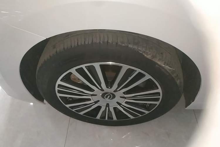 Used GAC Trumpchi E8 New Energy 2024 150km MAX+ Left Front Wheel Hub