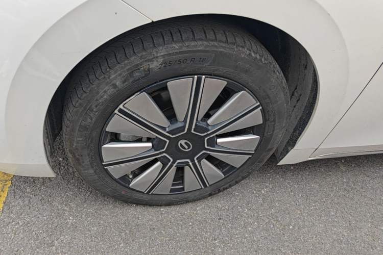Used GAC Trumpchi E8 New Energy 2024 150km Longteng Glorious+ Left Front Wheel Hub