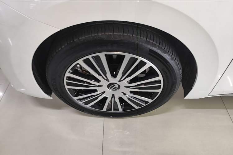 Used GAC Trumpchi E8 New Energy 2024 150km MAX+ Left Front Wheel Hub