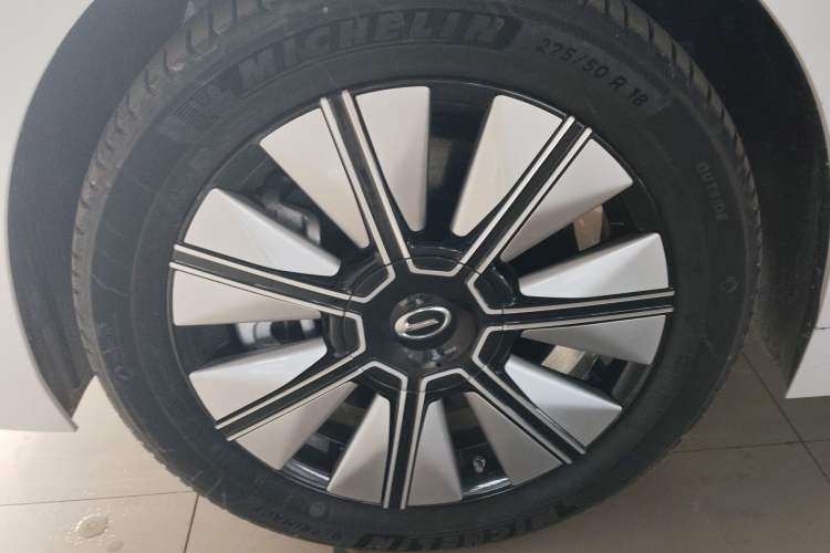 Used GAC Trumpchi E8 New Energy 2024 150km Dragon Roar Starry Night+ Left Front Wheel Hub