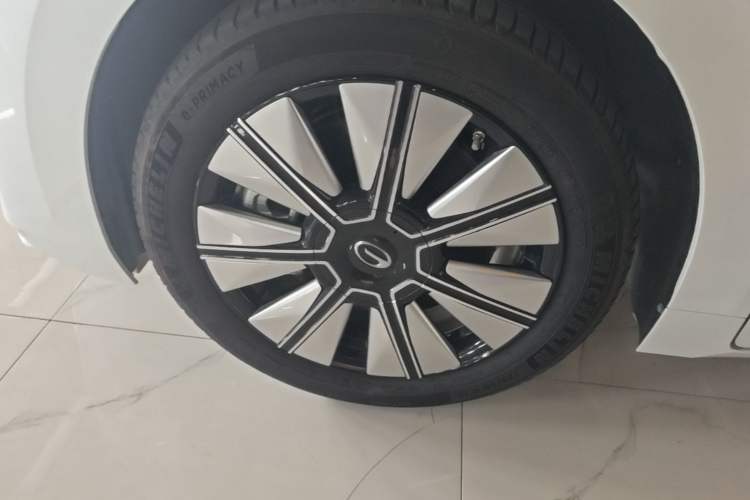 Used GAC Trumpchi E8 New Energy 2024 150km Longteng Glorious+ Left Front Wheel Hub