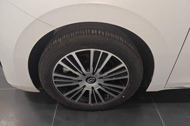 Used GAC Trumpchi E8 New Energy 2024 150km MAX+ Left Front Wheel Hub
