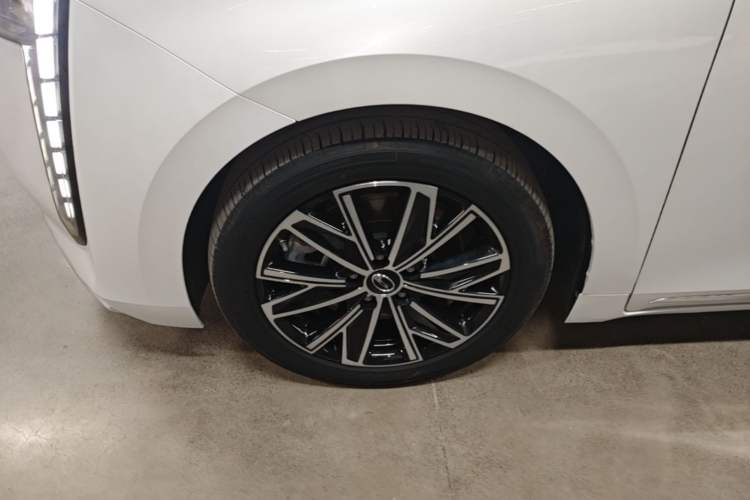 Used GAC Trumpchi E8 New Energy 2024 150km MAX Left Front Wheel Hub