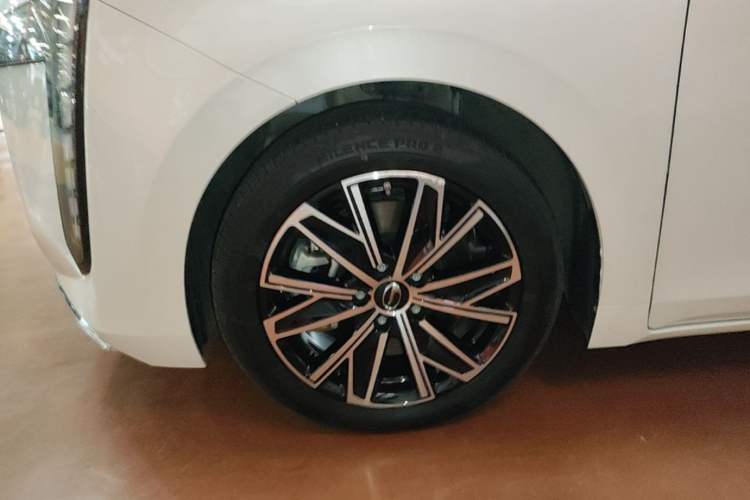 Used GAC Trumpchi E8 New Energy 2024 150km MAX Left Front Wheel Hub