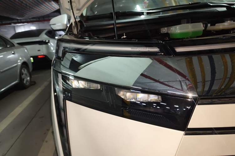 Used GAC Trumpchi E8 New Energy 2024 150km Dragon Roar Starry Night+ Right Front Headlight