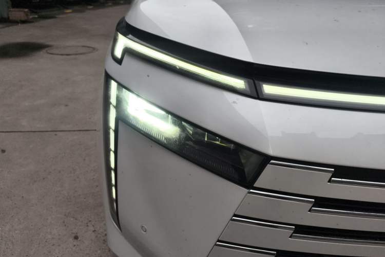 Used GAC Trumpchi E8 New Energy 2024 150km MAX+ Right Front Headlight