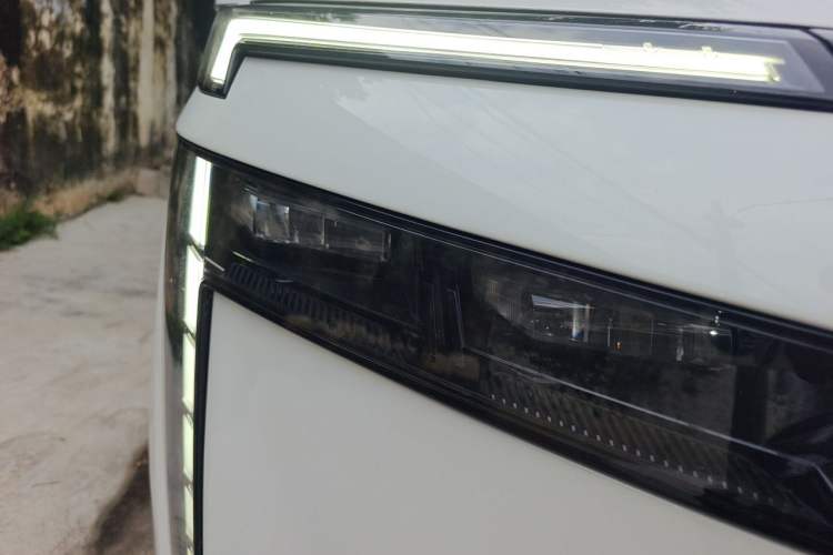 Used GAC Trumpchi E8 New Energy 2024 150km MAX Right Front Headlight