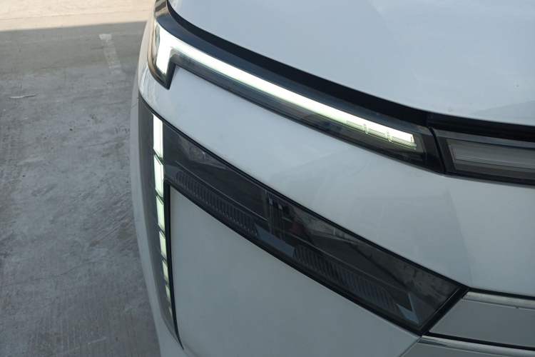 Used GAC Trumpchi E8 New Energy 2024 150km MAX Right Front Headlight