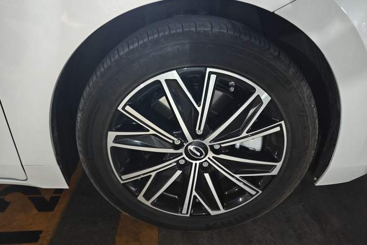 Used GAC Trumpchi E8 New Energy 2024 150km MAX Right Front Wheel Hub