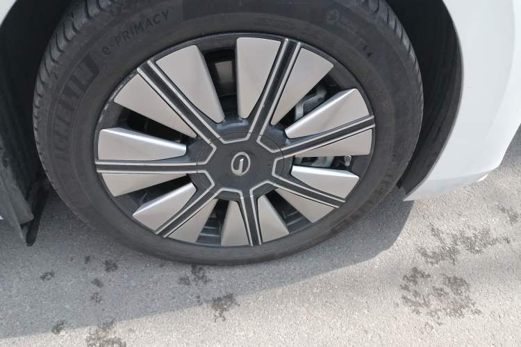 Used GAC Trumpchi E8 New Energy 2024 150km Longteng Glorious+ Right Front Wheel Hub