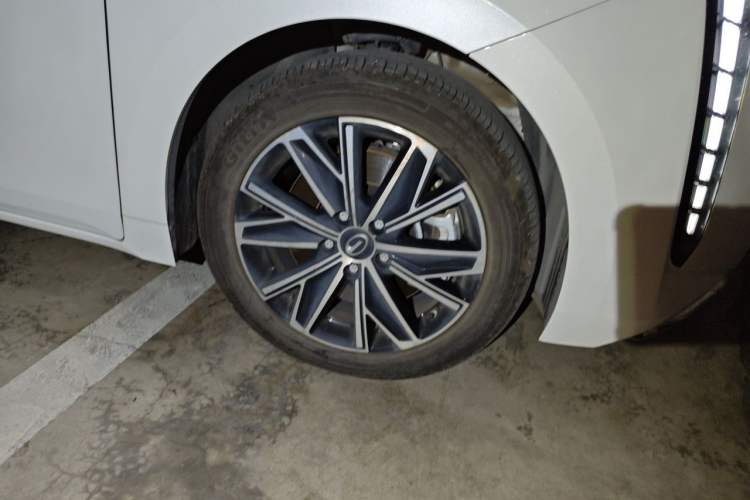 Used GAC Trumpchi E8 New Energy 2024 150km MAX Right Front Wheel Hub