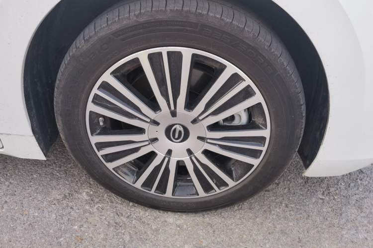 Used GAC Trumpchi E8 New Energy 2024 150km MAX+ Right Front Wheel Hub