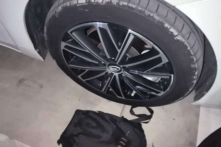Used GAC Trumpchi E8 New Energy 2024 150km MAX Right Front Wheel Hub