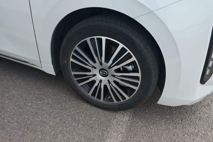 Used GAC Trumpchi E8 New Energy 2024 150km MAX+ Right Front Wheel Hub