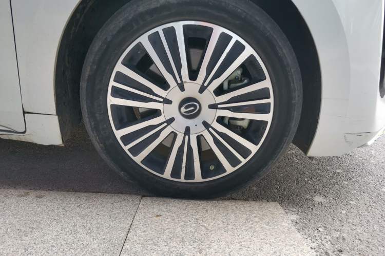 Used GAC Trumpchi E8 New Energy 2024 150km MAX+ Right Front Wheel Hub