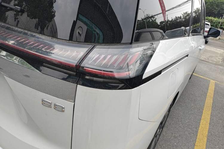 Used GAC Trumpchi E8 New Energy 2024 150km Longteng Glorious+ Right Rear Taillight