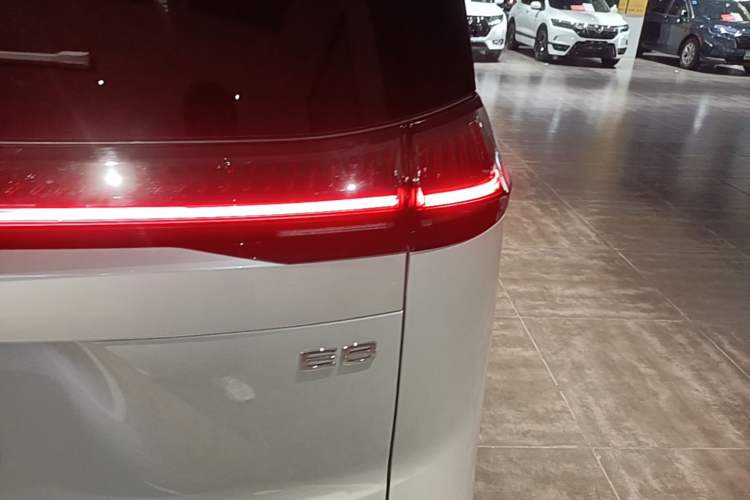 Used GAC Trumpchi E8 New Energy 2024 150km MAX Right Rear Taillight