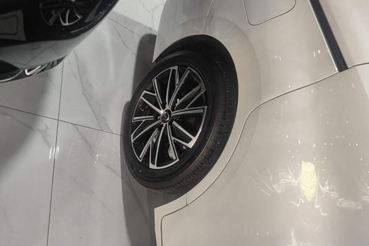 Used GAC Trumpchi E8 New Energy 2024 150km MAX Right Rear Wheel Hub
