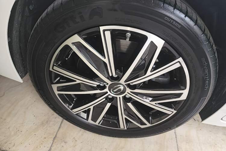 Used GAC Trumpchi E8 New Energy 2024 150km MAX Right Rear Wheel Hub