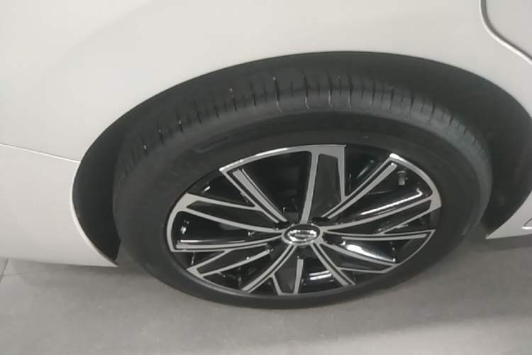 Used GAC Trumpchi E8 New Energy 2024 150km MAX Right Rear Wheel Hub