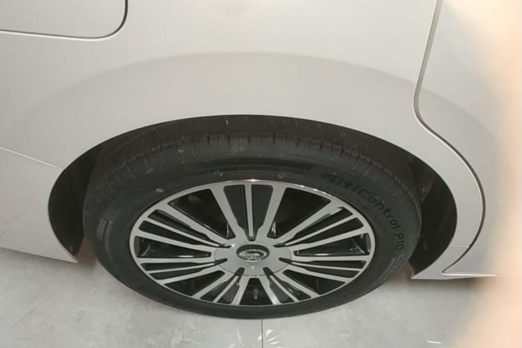 Used GAC Trumpchi E8 New Energy 2024 150km MAX+ Right Rear Wheel Hub
