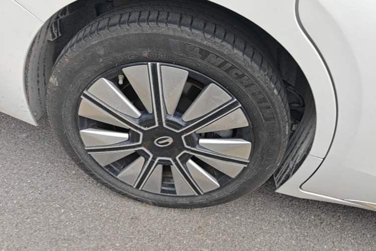 Used GAC Trumpchi E8 New Energy 2024 150km Longteng Glorious+ Right Rear Wheel Hub