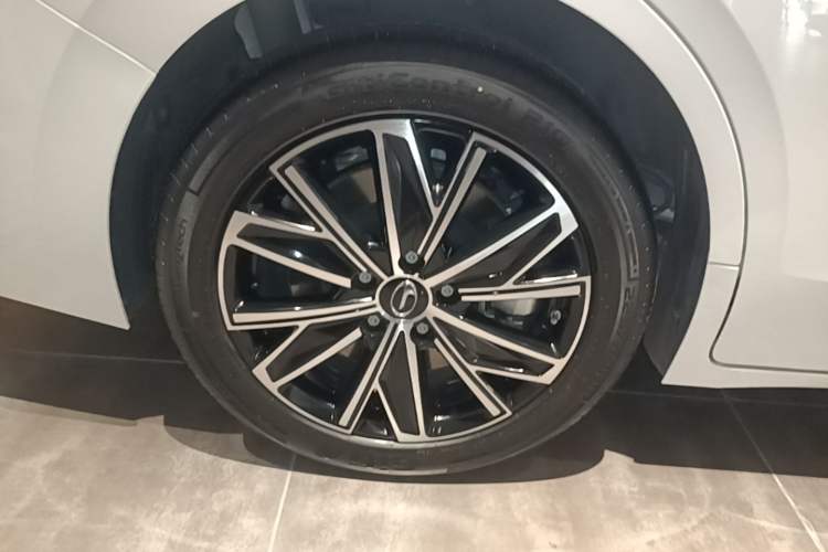 Used GAC Trumpchi E8 New Energy 2024 150km MAX Right Rear Wheel Hub