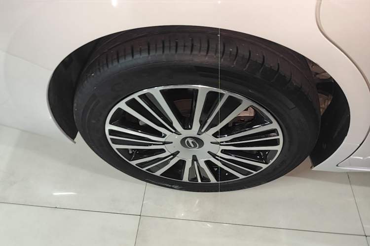 Used GAC Trumpchi E8 New Energy 2024 150km MAX+ Right Rear Wheel Hub