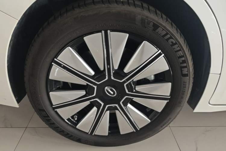 Used GAC Trumpchi E8 New Energy 2024 150km Longteng Glorious+ Right Rear Wheel Hub