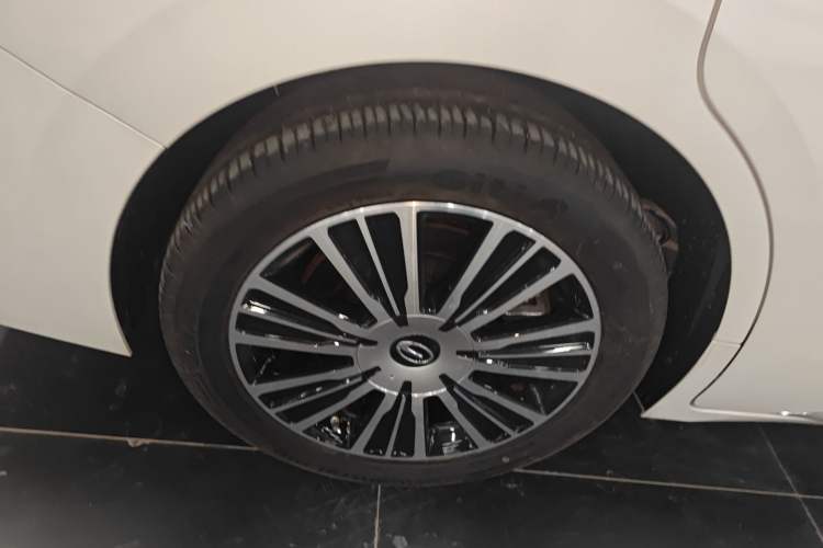 Used GAC Trumpchi E8 New Energy 2024 150km MAX+ Right Rear Wheel Hub