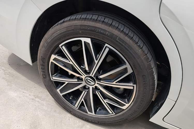 Used GAC Trumpchi E8 New Energy 2024 150km PRO Right Rear Wheel Hub