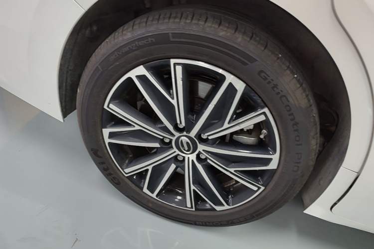 Used GAC Trumpchi E8 New Energy 2024 150km PRO Right Rear Wheel Hub