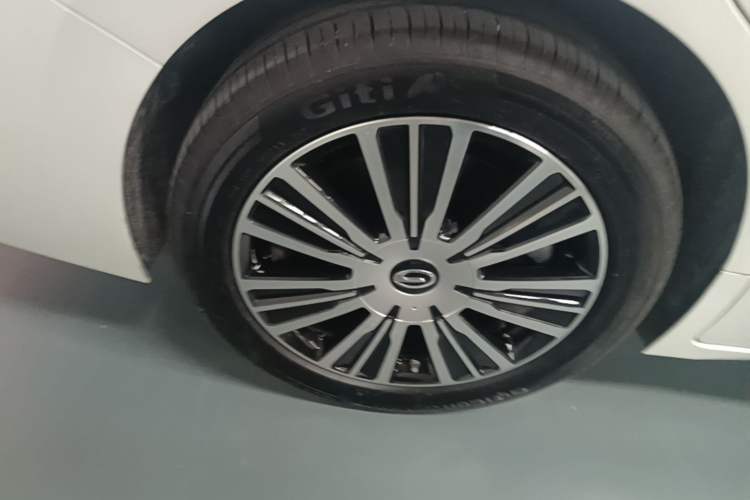 Used GAC Trumpchi E8 New Energy 2024 150km MAX+ Right Rear Wheel Hub