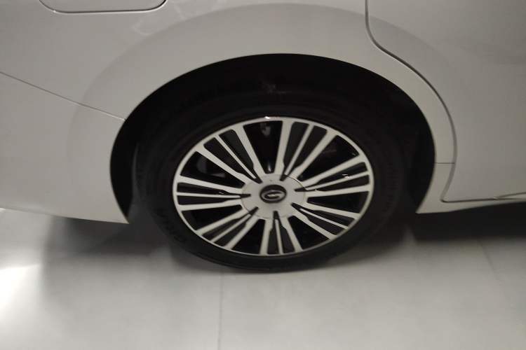 Used GAC Trumpchi E8 New Energy 2024 150km MAX+ Right Rear Wheel Hub